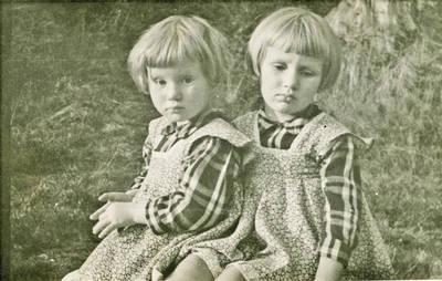 Marta i Małgorzata Korzeniowskie, gdyby dziś żyły, miałyby 64 lata. - Postanowiliśmy przeznaczyć pieniądze na coś trwałego, co zostawi ślad po fundacji i Marcie - mówi ich siostra Barbara. Fot. archiwum rodzinne