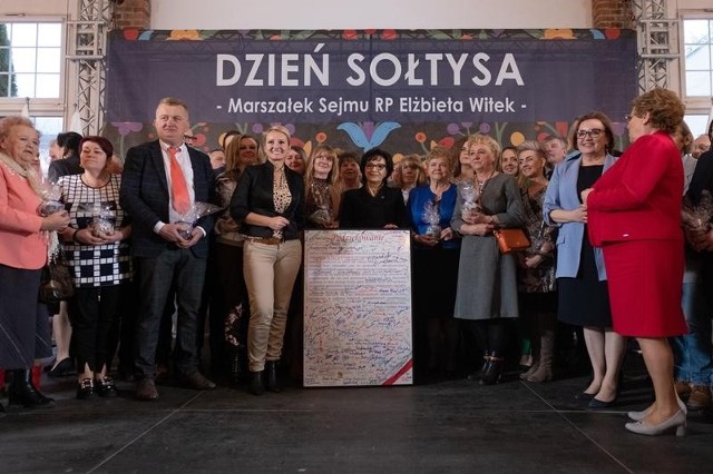 Marszałek Sejmu Elżbieta Witek podczas obchodów Dnia Sołtysa w Jaworze.