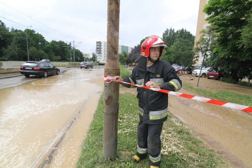 Wielka awaria wodociągowa. Pękła główna magistrala w mieście. Mieszkańcy bez wody (ZDJĘCIA)