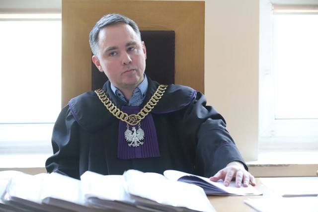 Sprawę Cezarego Grabarczyka i Dariusza S. w Sądzie rejonowym Łódź - Śródmieście prowadzi sędzia Michał Racięcki.