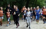 Charytatywny bieg Parkrun po lesie rudnickim w Grudziądzu. Biegacze pomagali Rafałowi, którego dobytek spłonął [zdjęcia]