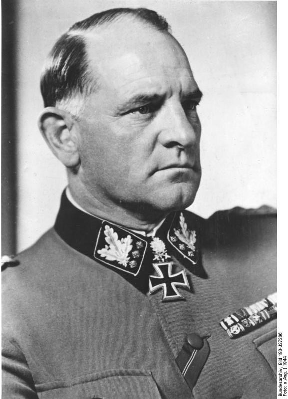 Dowódca 6 Armii Pancernej SS Oberstgruppenführer Josef Sepp...