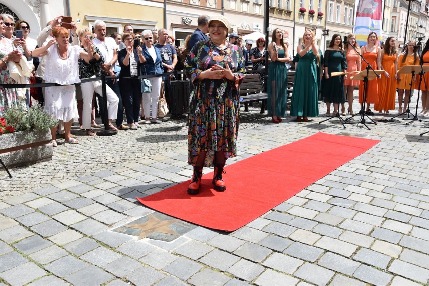 Grażyna Łobaszewska odłoniła swoją gwiazdę w Opolskiej Alei...