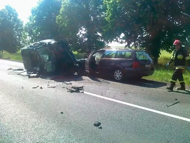 W zderzeniu trzech aut na drodze nr 22 zginęła jedna osoba.