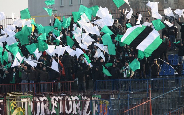 Kibice PGE GKS Bełchatów mobilizują się, by w dużej liczbie przyjść w sobotę na stadion i pomóc piłkarzom w walce z Wartą Poznań