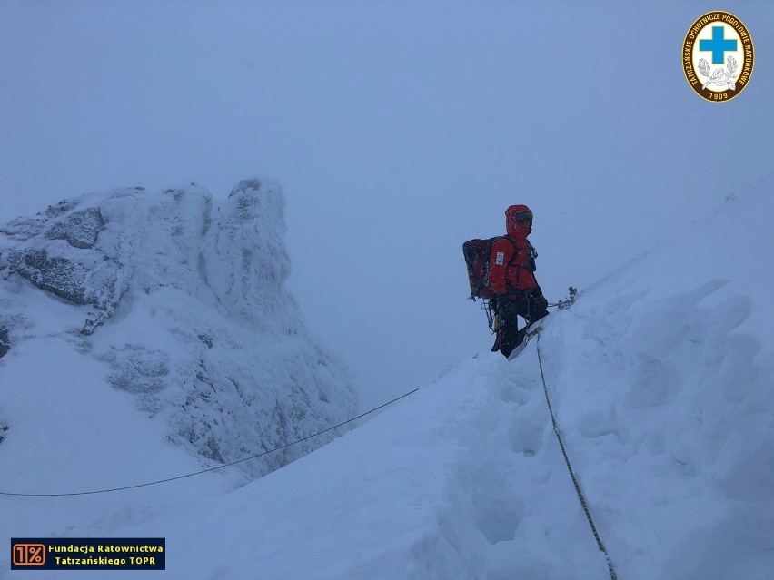 Tatry. Ratownicy dotarli do czterech turystów [ZDJĘCIA]