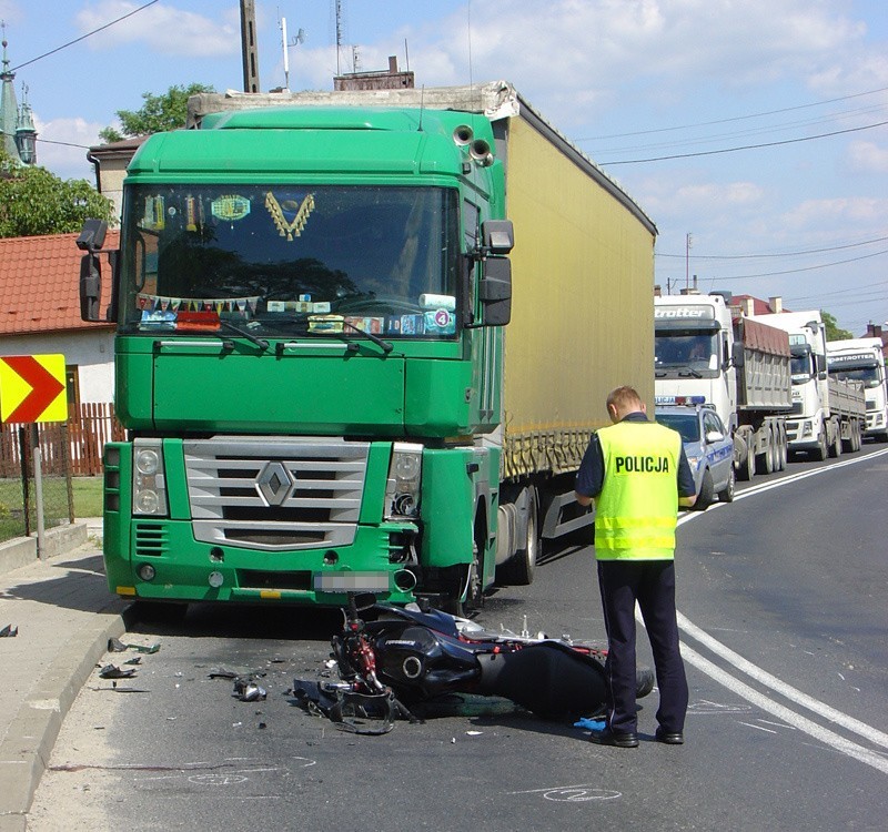 TIR najechal na motocykliste...