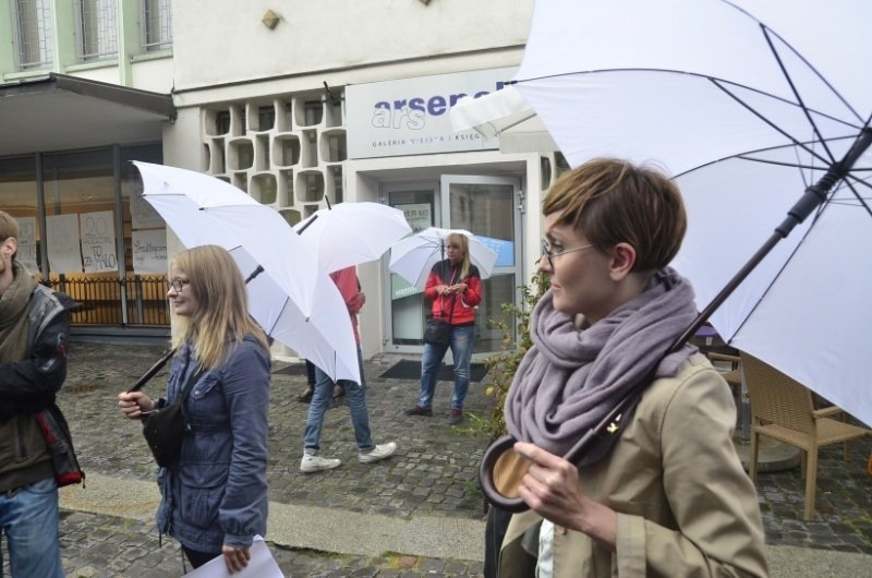 Pracownicy Galerii Miejskiej Arsenału i jej sympatycy...