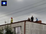 Gniezno: Na Os. Grunwaldzkim reanimowano mężczyznę. Zasłabł na dachu