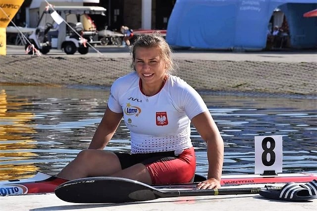 Magdalena Szczęsna, zawodniczka Klubu Kajakowego Jezioro Tarnobrzeg, jest członkinią kadry narodowej juniorek starszych w kajakarstwie klasycznym.