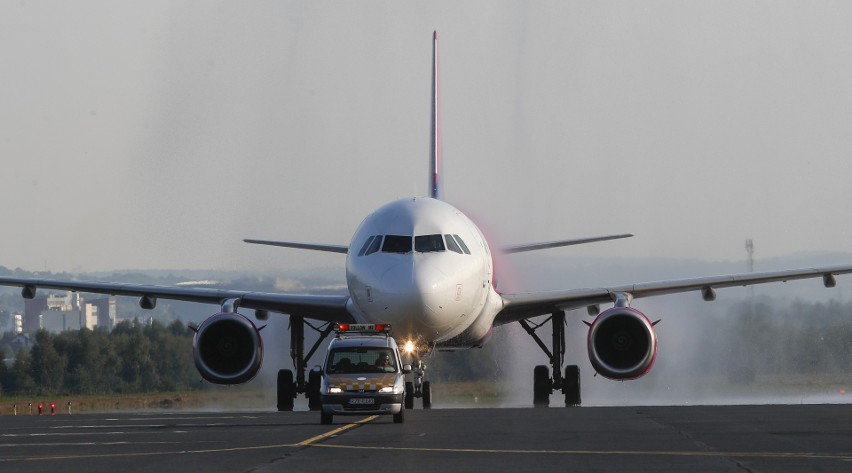 Lądowanie pierwszego samolotu Wizzair na trasie Oslo -...