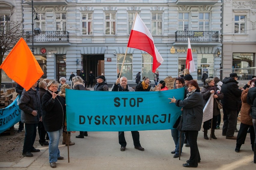 Protest w obronie głuchoniemych pod Urzędem Miasta Łodzi [ZDJĘCIA+FILM]