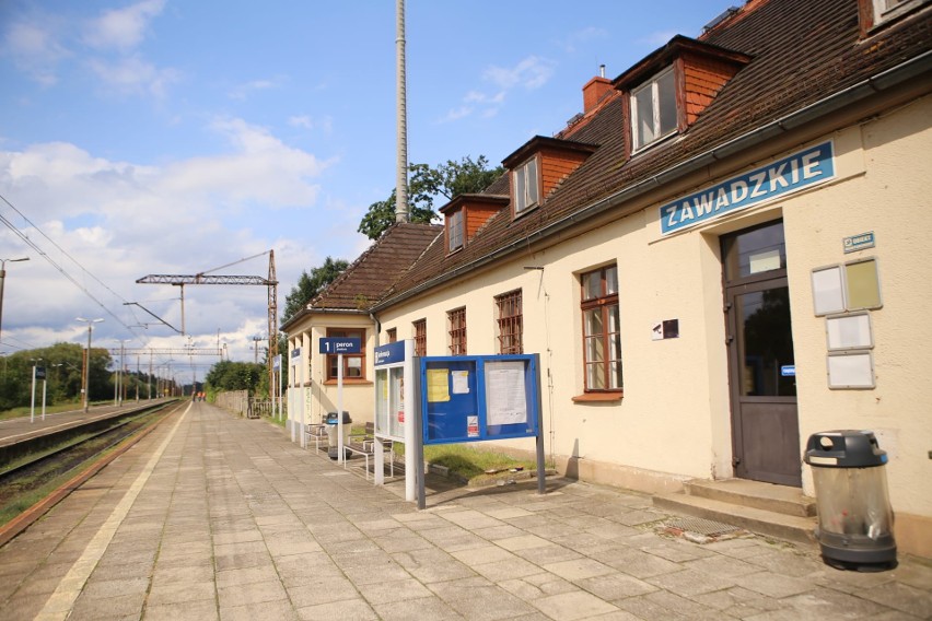 Konferencja na dworcu kolejowym PKP Zawadzkie
