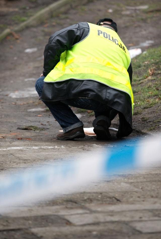 27.01.2009 wroclaw morderstwo przy ulicy pilsudskiego . zginela kobieta . dzialania operacyjne policji . policja morderstwo zabojstwo . gazeta wroclawska tomasz holod / polskapresse