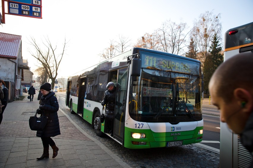 Związkowcy mówią, że praca kierowcy autobusu jest bardzo...