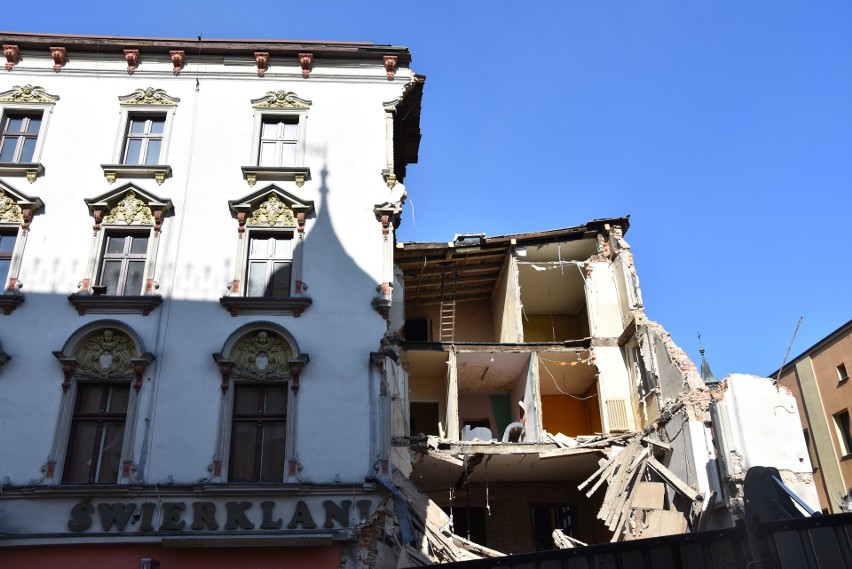 Rybnik. Widać wnętrza zawalonego Świerklańca. Górale...