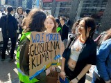 Młodzieżowy Strajk Klimatyczny manifestował w Katowicach. "Chcemy dać przestrzeń emocjom!" 