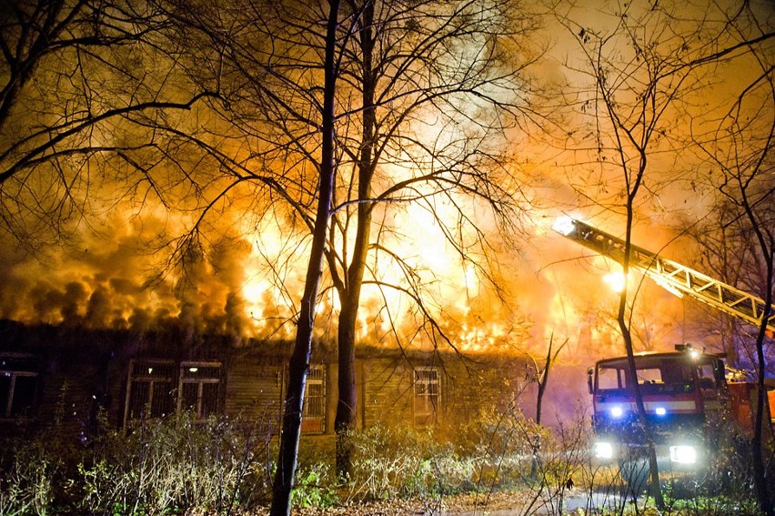 Pali się budynek dawnej dyskoteki przy ul. Energetyków.