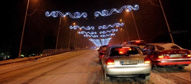 Tak wczoraj wieczorem wyglądały ulice w Rzeszowie. Zdjęcie zrobione przed Mostem Zamkowym.