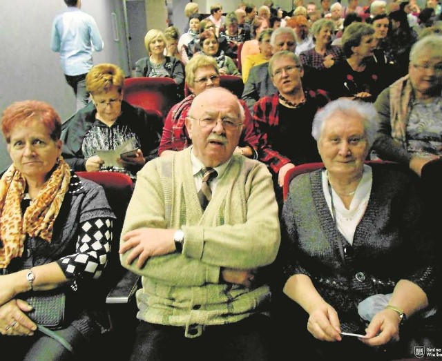 Seniorzy z gminy Wielka Wieś w Teatrze Bagatela