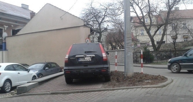 Tak parkują kierowcy w Wadowicach.