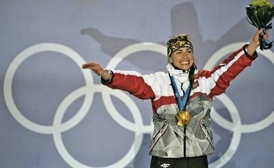 Justyna Kowalczyk na najwyższym stopniu podium w Whistler Fot. PAP/EPA/John G. Mabanglo