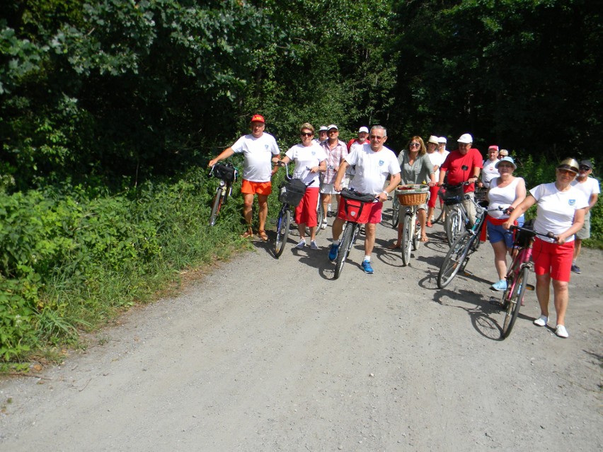 Seniorzy z Tarnobrzega przejechali 100 kilometrów na 100-lecie niepodległości 
