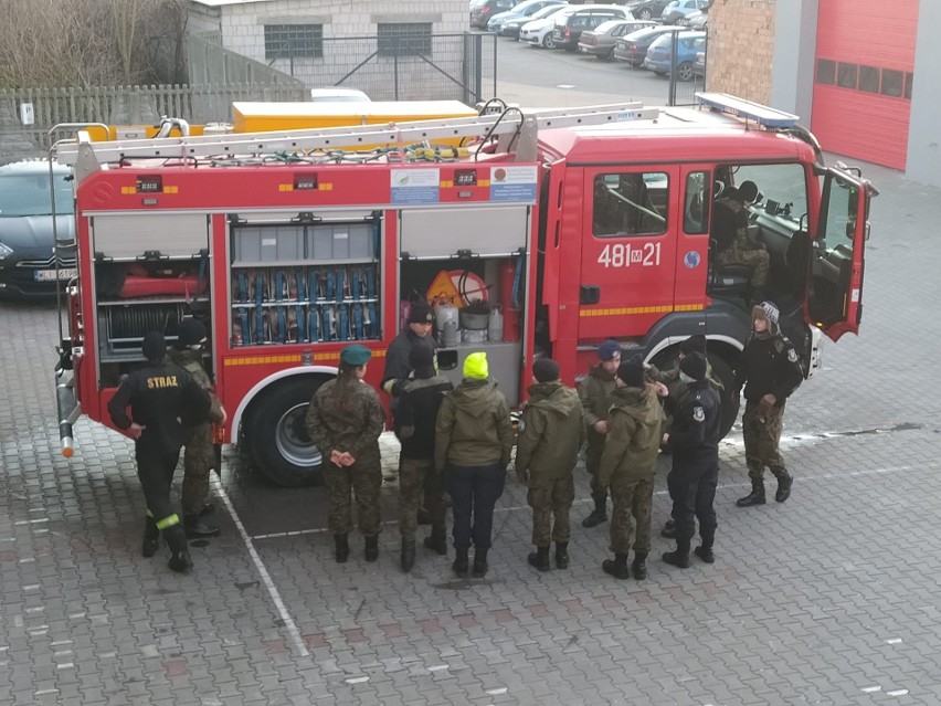 Szkolenie strażackie i pierwszej pomocy dla Związku Strzeleckiego w Lipsku. Młodzi adepci uczyli się od strażaków. Zobaczcie zdjęcia