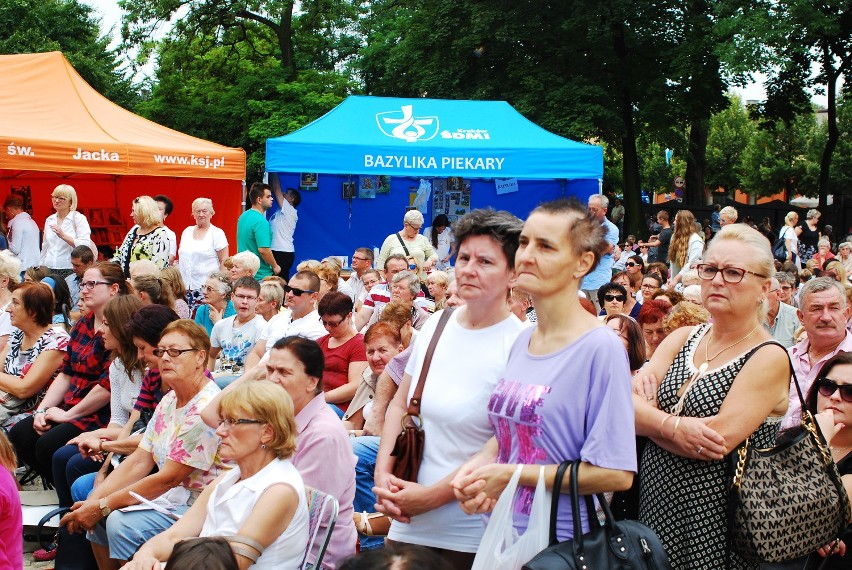 Pielgrzymka kobiet i dziewcząt do Matki Boskiej Piekarskiej