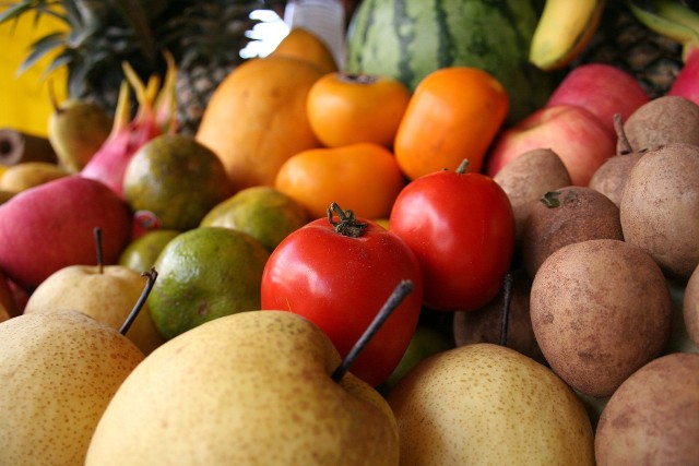 W niektórych brytyjskich supermarketach wprowadzono limity na zakup określonych warzyw i owoców