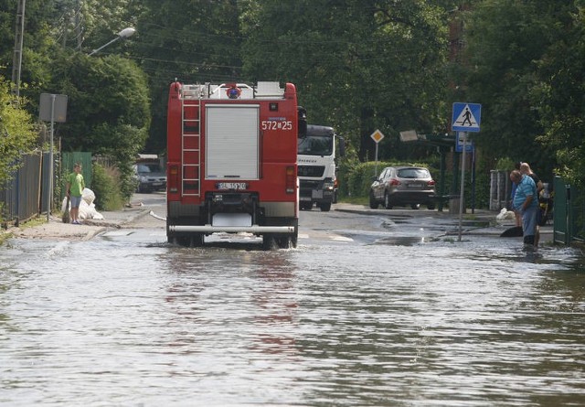 Silne burze powodują podtopienia