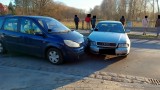 Zderzenie aut na ulicy Nad Śluzami w Słupsku. Kierujący byli trzeźwi [ZDJĘCIA]
