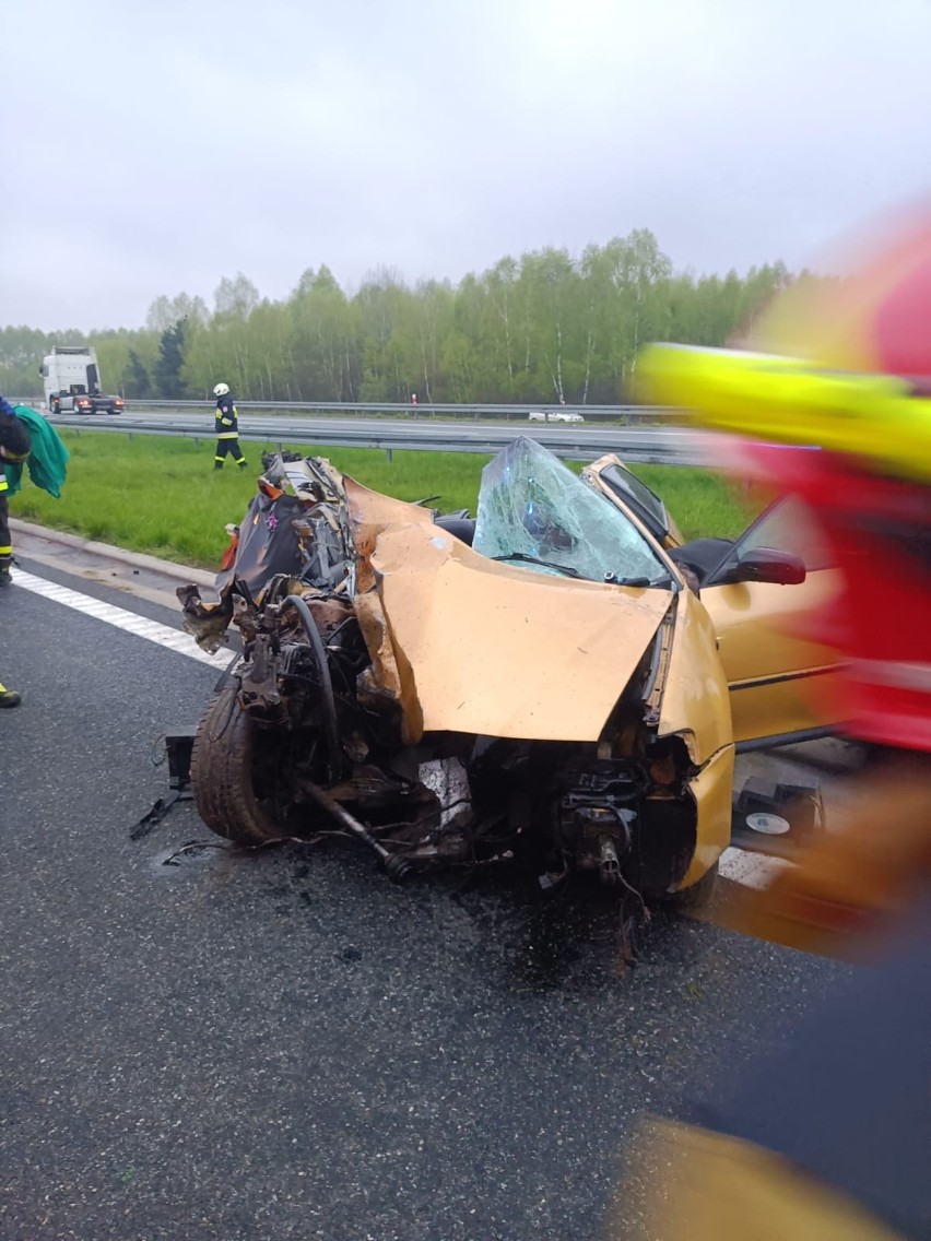 W wyniku wypadku samochód osobowy został bardzo poważnie...