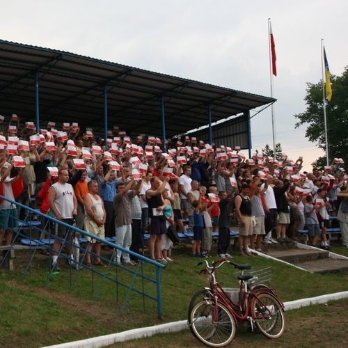 Kibice w Lęborku potrafią zagrzewać kadrę do boju.