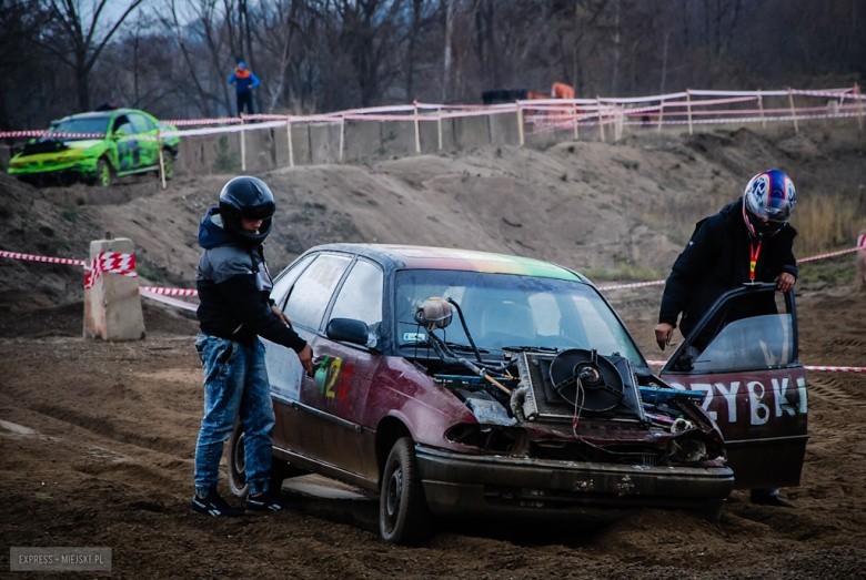 Wrack Race Pilce 2018. Dolnośląski rajd wraków i mnóstwo zabawy [ZDJĘCIA]