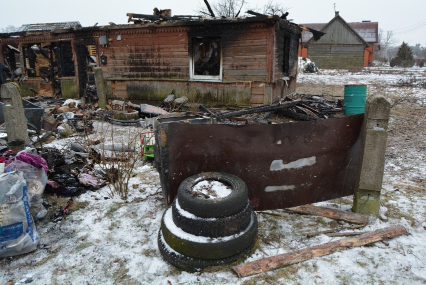 Po pożarze w Szkwie: trwa zbiórka na nowy dom dla pięcioosobowej rodziny [ZDJĘCIA+WIDEO]