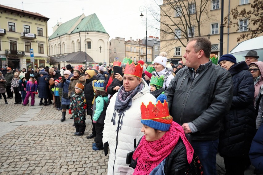 Kacper, Melchior i Baltazar zawitali do Lublina. Orszak Trzech Króli przeszedł ulicami miasta. Zobacz zdjęcia