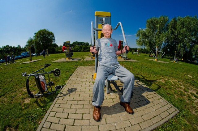 Prawie 92-letni Stanisław Blaski z Żor popiera budowę placu zabaw dla seniorów na Pawlikowskiego