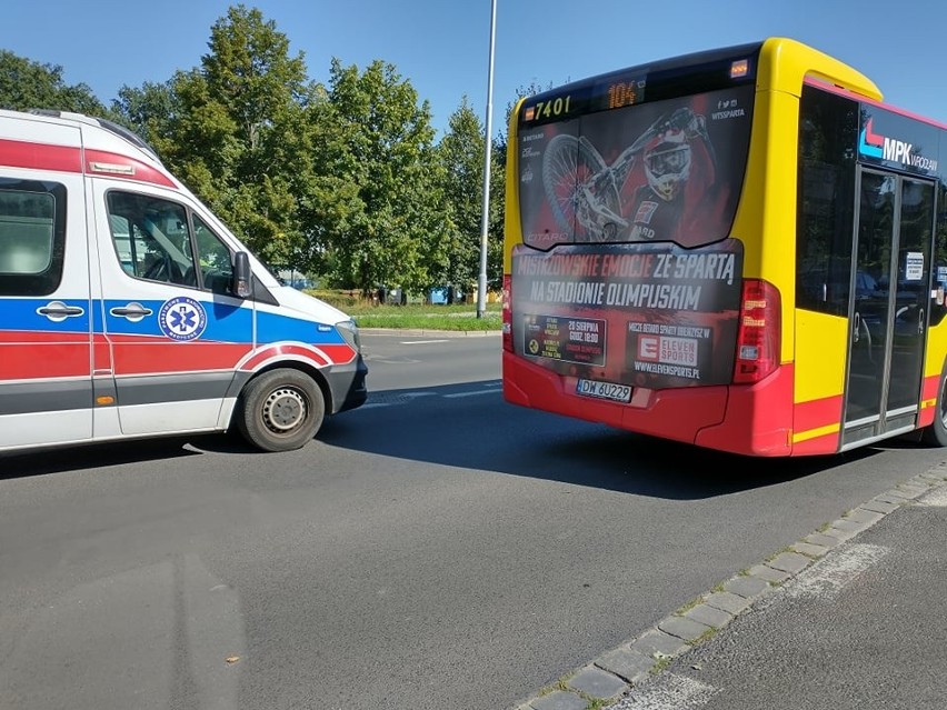 Z powodu potrącenia zablokowano przejazd przez skrzyżowanie...