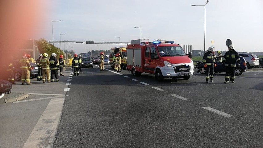 Wypadek w Pikutkowie przy wjeździe na autostradę A1. Sześć osób rannych!