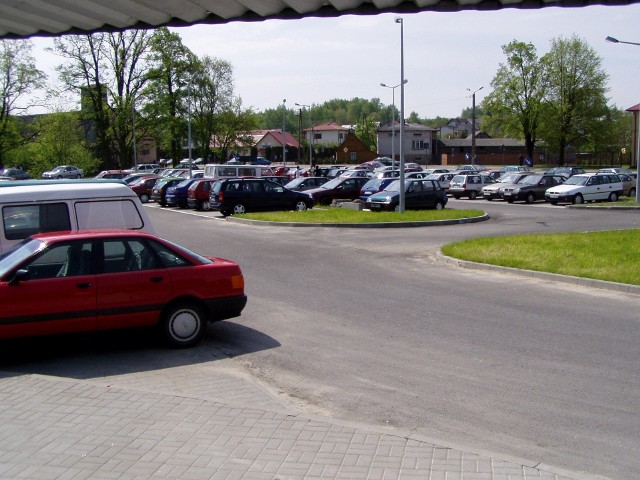 Na tym parkingu w Mircu, latem stanie pomnik, 100 rocznicę odzyskania przez Polskę niepodległości.