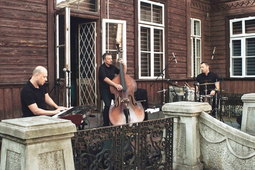 Zespół The Consonance Trio dał koncert w Muzeum Rzeźby Alfonsa Karnego w Białymstoku (zdjęcia)