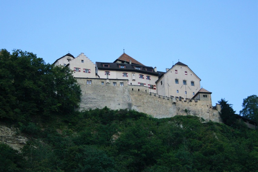 Budowę gotyckiego zamku w Vaduz rozpoczęto w XII wieku. W...