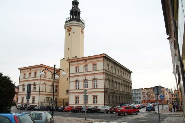 Tak wygląda obecnie ściana ratusza, którą czeka remont.