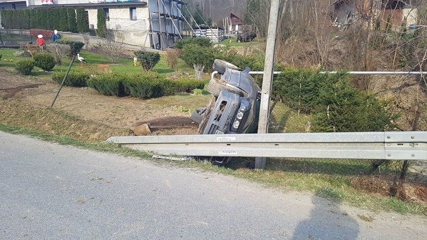 Wypadek w Lipnicy Wielkiej. Kierowca nie dostosował prędkości [ZDJĘCIA]