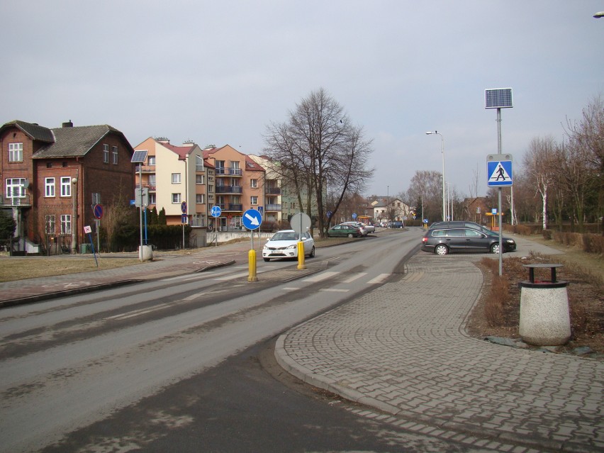 Oświęcim. Przejścia dla pieszych toną w mroku, na ważnych drogach w mieście jest niebezpiecznie