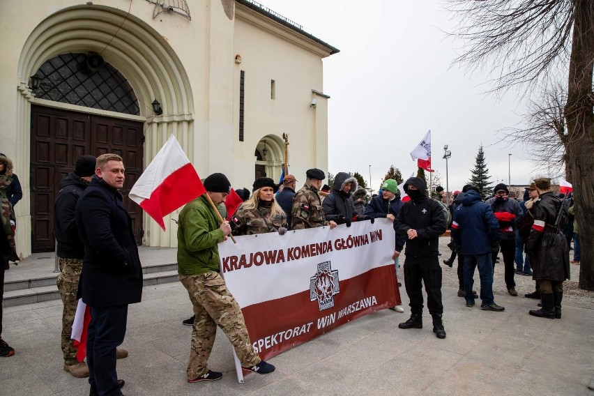 Hajnówka. IV Marsz Żołnierzy Wyklętych. "Blokowały drogę, ale nie złamały prawa". Sąd II instancji uniewinnił kontrmanifestantki (zdjęcia)