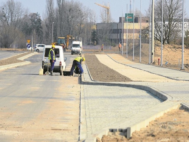 Nowy odcinek ul. Polnej od Grudziądzkiej do Fortecznej (na zdjęciu) będzie się łączyć ze starym układem ul. Polnej, który jest w tej chwili przebudowywany od Fortecznej do Ugorów