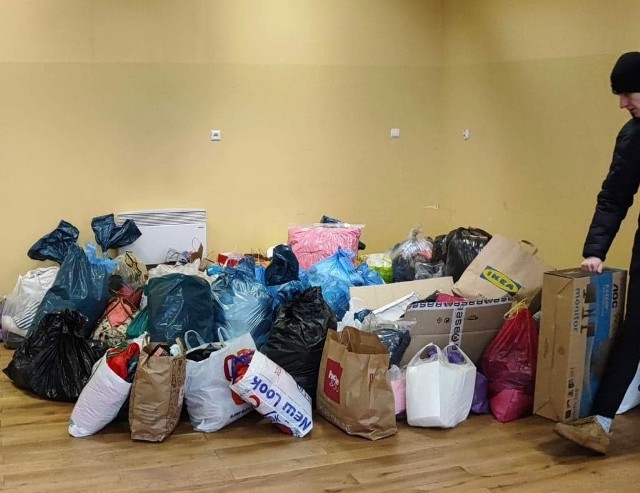 Akcja zbiórki darów dla uchodźców w Lubieszowie, gm. Nowa Sól. Rzeczy zostały zabrane do miejsko-powiatowego magazynu w Nowej Soli