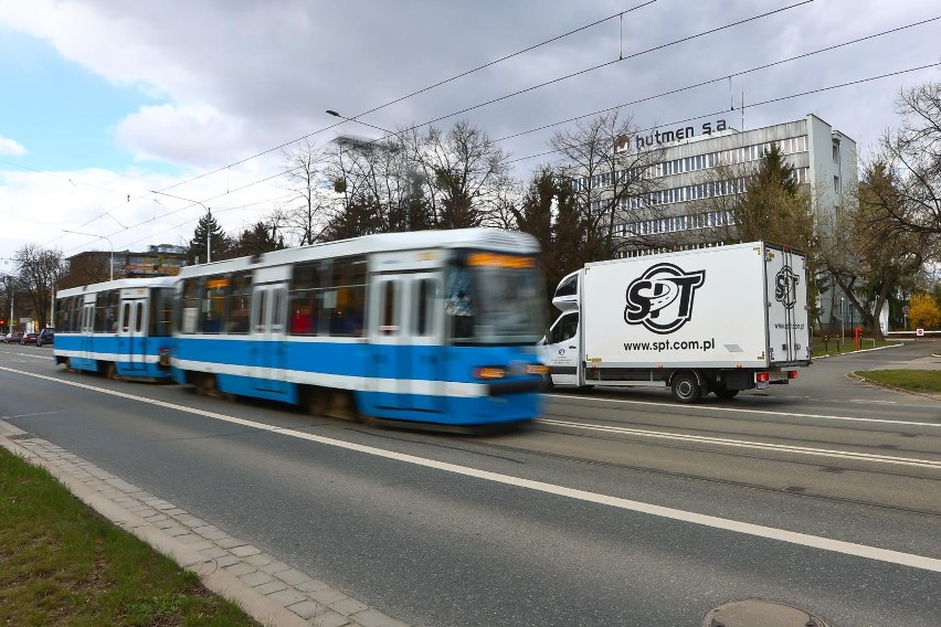 Okolice ul. Grabiszyńskiej są dobrze skomunikowane m.in. z...